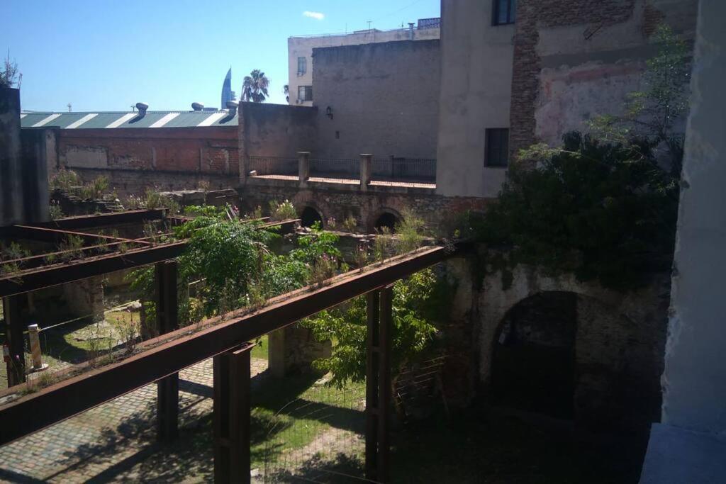 The Wall Montevideo 001 Live In The Old Town ภายนอก รูปภาพ